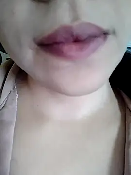 Snapshot of Anki-doll chatting on October 8, 5:31 am Anki-doll online show from October 8, 5:31 am