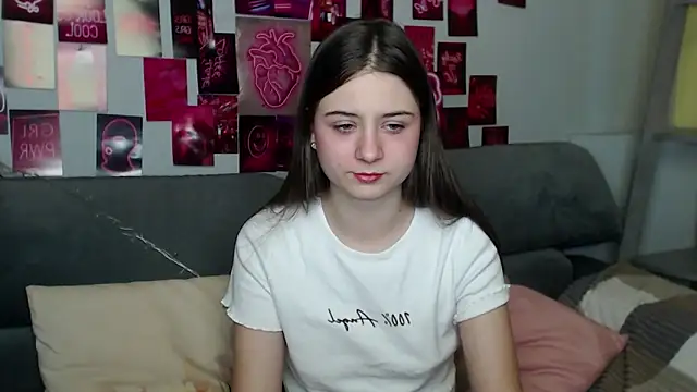 Snapshot of MilanaRoza chatting on October 24, 5:17 am MilanaRoza online show from October 24, 5:17 am