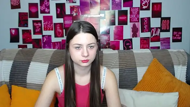 Snapshot of MilanaRoza chatting on March 1, 5:42 am MilanaRoza online show from March 1, 5:42 am