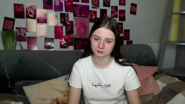 Snapshot of MilanaRoza chatting on October 25, 4:44 am MilanaRoza online show from October 25, 4:44 am