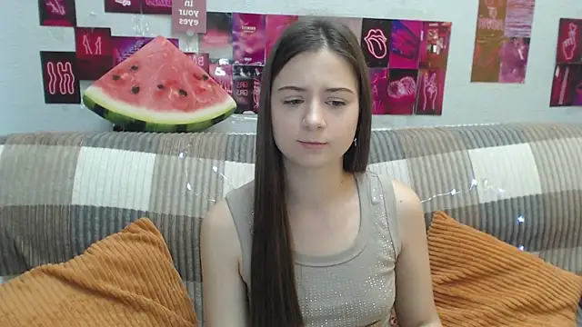 Snapshot of MilanaRoza chatting on June 25, 5:12 am MilanaRoza online show from June 25, 5:12 am
