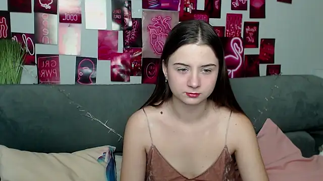 Snapshot of MilanaRoza chatting on October 17, 4:49 am MilanaRoza online show from October 17, 4:49 am
