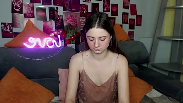 Snapshot of MilanaRoza chatting on November 13, 5:55 am MilanaRoza online show from November 13, 5:55 am