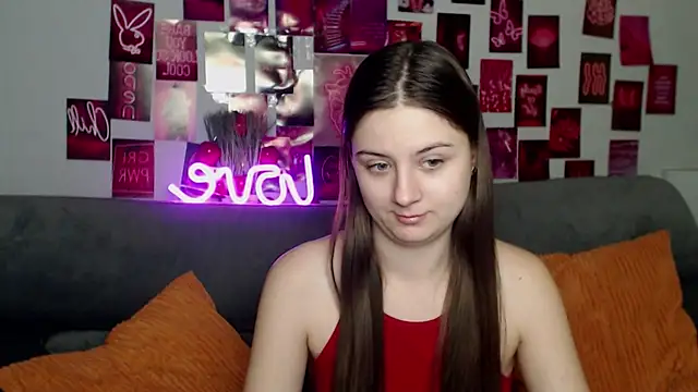 Snapshot of MilanaRoza chatting on December 4, 6:01 am MilanaRoza online show from December 4, 6:01 am