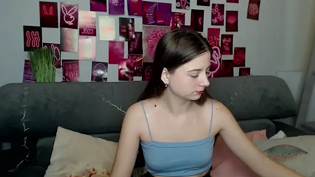 Snapshot of MilanaRoza chatting on October 12, 4:58 am MilanaRoza online show from October 12, 4:58 am