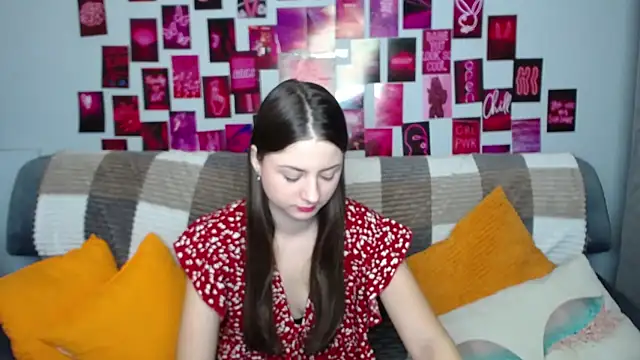 Snapshot of MilanaRoza chatting on March 3, 5:47 am MilanaRoza online show from March 3, 5:47 am