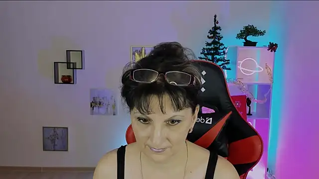 Snapshot of marta_quinn chatting on December 5, 9:11 am marta quinn online show from December 5, 9:11 am