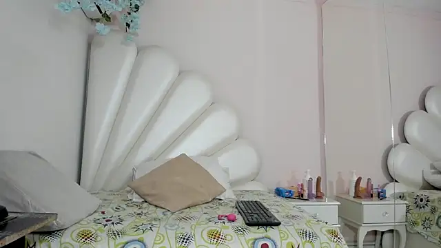 Snapshot of Ally_Parkeer_ chatting on January 9, 12:19 pm Ally Parkeer online show from January 9, 12:19 pm