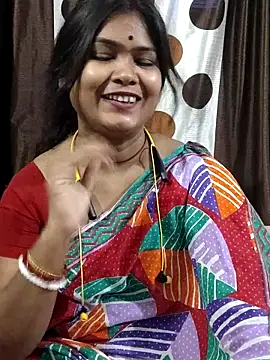 yoursweety09 online show from May 8, 2:04 am