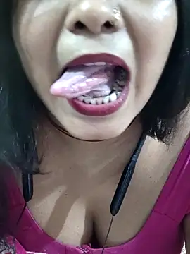 yoursweety09 online show from February 19, 6:32 am