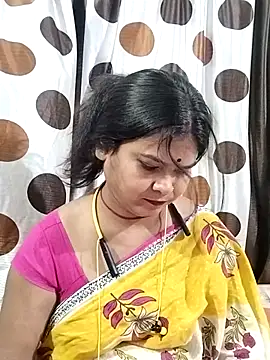 yoursweety09 online show from May 6, 12:25 am