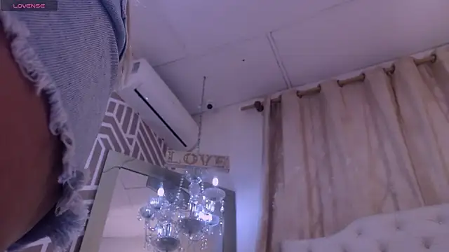 Snapshot of SashaDurante chatting on April 25, 12:19 pm SashaDurante online show from April 25, 12:19 pm