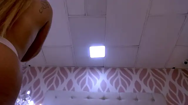 Snapshot of SashaDurante chatting on May 27, 12:34 pm SashaDurante online show from May 27, 12:34 pm