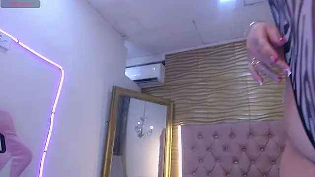 Snapshot of SashaDurante chatting on September 25, 12:11 pm SashaDurante online show from September 25, 12:11 pm
