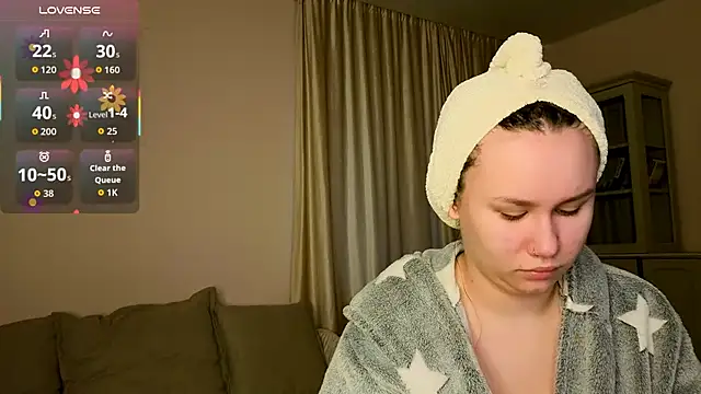 Snapshot of Alisia_Mars chatting on November 18, 6:28 am Alisia Mars online show from November 18, 6:28 am