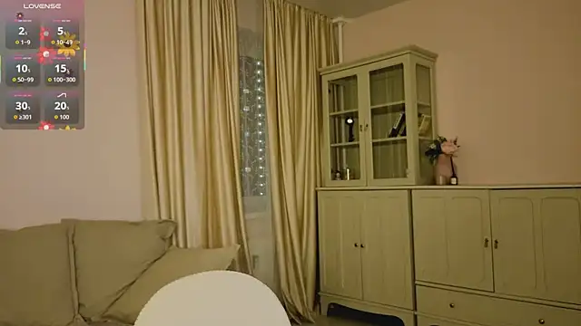 Snapshot of Alisia_Mars chatting on November 29, 5:18 am Alisia Mars online show from November 29, 5:18 am