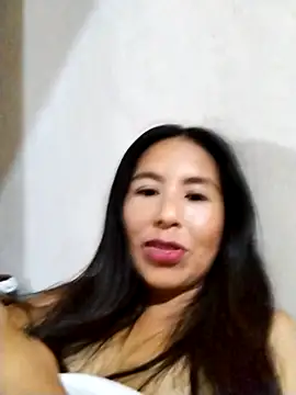 Snapshot of luzsexcita chatting on August 3, 8:11 am luzsexcita online show from August 3, 8:11 am