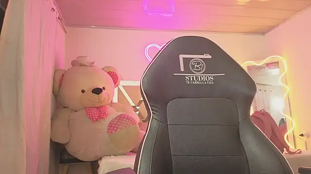 Laylafoxy tay online show from January 6, 3:10 am