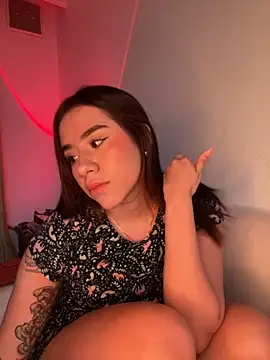 Snapshot of Im_Valen_Cute chatting on November 12, 3:32 am Im Valen Cute online show from November 12, 3:32 am