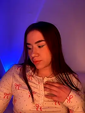 Snapshot of Im_Valen_Cute chatting on October 28, 3:18 am Im Valen Cute online show from October 28, 3:18 am