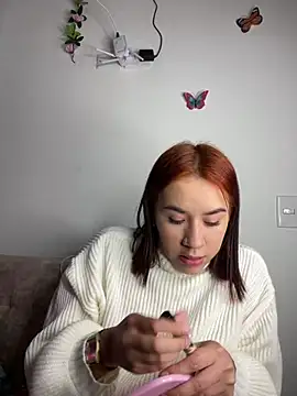 Snapshot of Im_Valen_Cute chatting on February 4, 11:49 pm Im Valen Cute online show from February 4, 11:49 pm