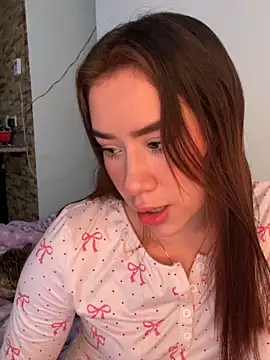 Im Valen Cute online show from February 8, 9:45 pm