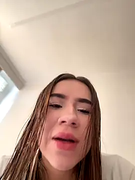 Snapshot of Im_Valen_Cute chatting on October 28, 5:23 pm Im Valen Cute online show from October 28, 5:23 pm