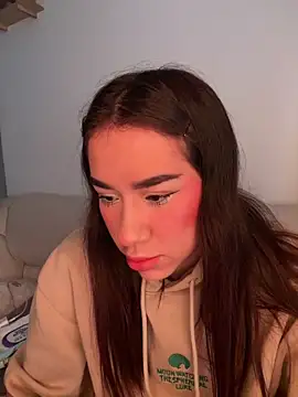 Im Valen Cute online show from June 7, 10:15 pm