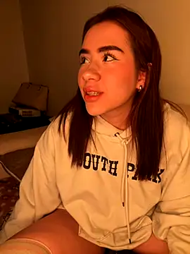Snapshot of Im_Valen_Cute chatting on October 15, 2:21 am Im Valen Cute online show from October 15, 2:21 am