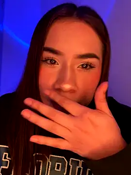 Snapshot of Im_Valen_Cute chatting on October 25, 4:22 am Im Valen Cute online show from October 25, 4:22 am