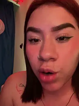 Snapshot of Im_Valen_Cute chatting on March 15, 12:47 am Im Valen Cute online show from March 15, 12:47 am