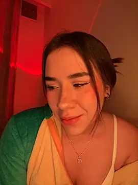 Snapshot of Im_Valen_Cute chatting on October 31, 2:41 am Im Valen Cute online show from October 31, 2:41 am