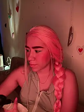 Snapshot of Im_Valen_Cute chatting on March 3, 11:24 pm Im Valen Cute online show from March 3, 11:24 pm