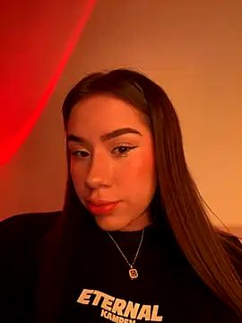 Snapshot of Im_Valen_Cute chatting on December 4, 4:22 am Im Valen Cute online show from December 4, 4:22 am