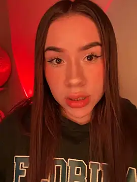 Snapshot of Im_Valen_Cute chatting on November 29, 4:12 am Im Valen Cute online show from November 29, 4:12 am