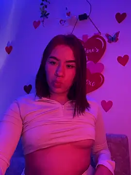 Snapshot of Im_Valen_Cute chatting on February 8, 12:38 am Im Valen Cute online show from February 8, 12:38 am