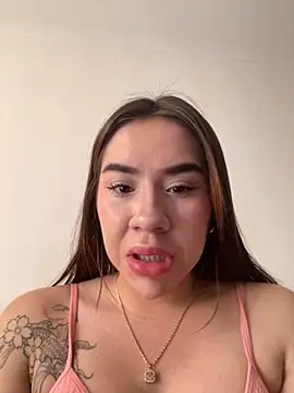 Snapshot of Im_Valen_Cute chatting on November 4, 4:22 pm Im Valen Cute online show from November 4, 4:22 pm