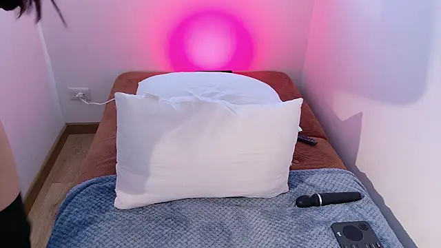 July gh online show from March 11, 9:09 pm