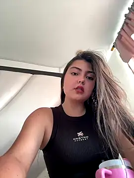 Snapshot of gabbyfoox chatting on December 3, 9:28 pm gabbyfoox online show from December 3, 9:28 pm
