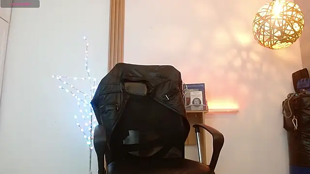 Reiko 85  online show from January 16, 2:43 pm