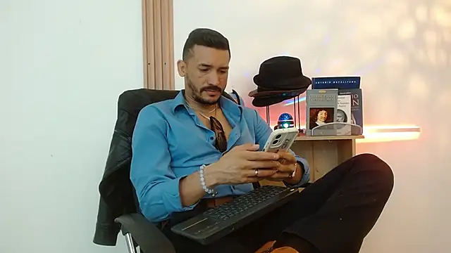 Reiko 85  online show from November 27, 2:50 pm