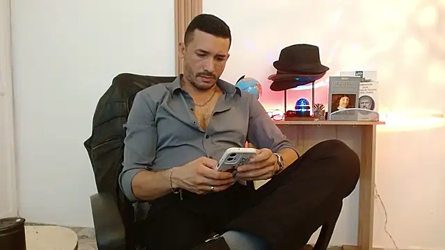 Reiko 85  online show from November 8, 7:50 pm