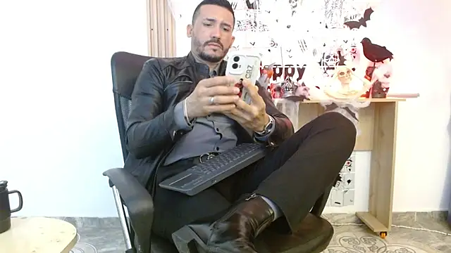 Reiko 85  online show from October 27, 2:40 pm