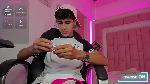 Dyla n18 online show from November 14, 2:54 pm