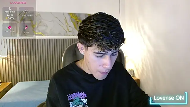 Dyla n18 online show from November 10, 7:30 pm