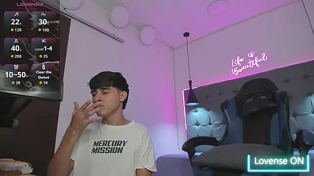 Dyla n18 online show from March 31, 7:05 pm