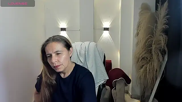 Snapshot of Milf_karlye chatting on June 19, 2:50 am Milf karlye online show from June 19, 2:50 am