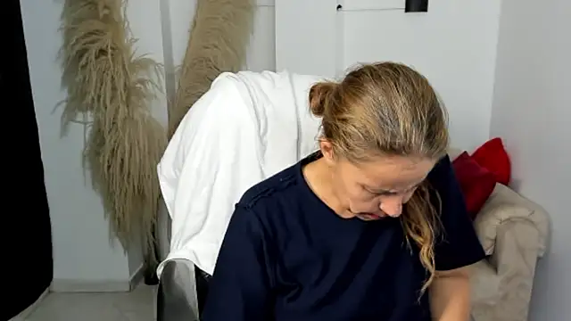 Milf karlye online show from March 26, 1:48 am