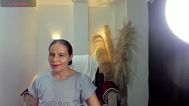 Snapshot of Milf_karlye chatting on June 6, 3:34 am Milf karlye online show from June 6, 3:34 am