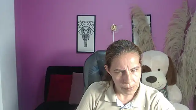 Snapshot of Milf_karlye chatting on October 30, 2:32 am Milf karlye online show from October 30, 2:32 am